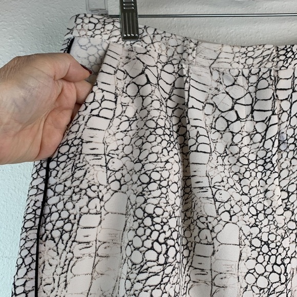 Philosophy snake print tuxedo style dress shorts side pockets pleat front (flaw) - Picture 5 of 12